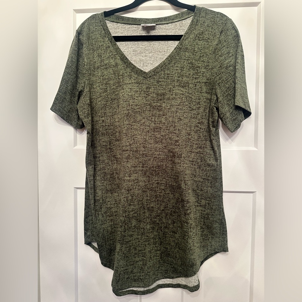 Like new Lularoe Iris top, size small